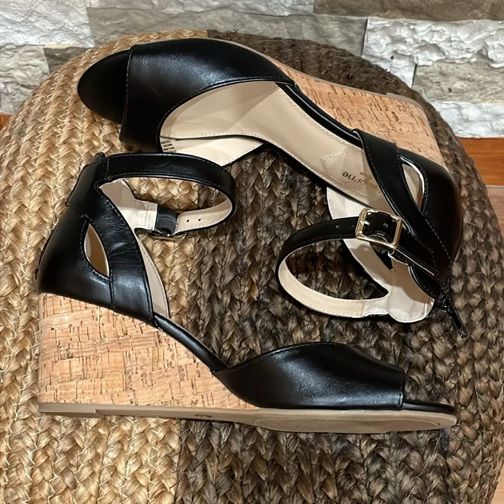 LIZ CLAIBORNE Black Octavia Wedge Shoes with Ankle Strap Sz. 7 1/2 - Picture 6 of 10